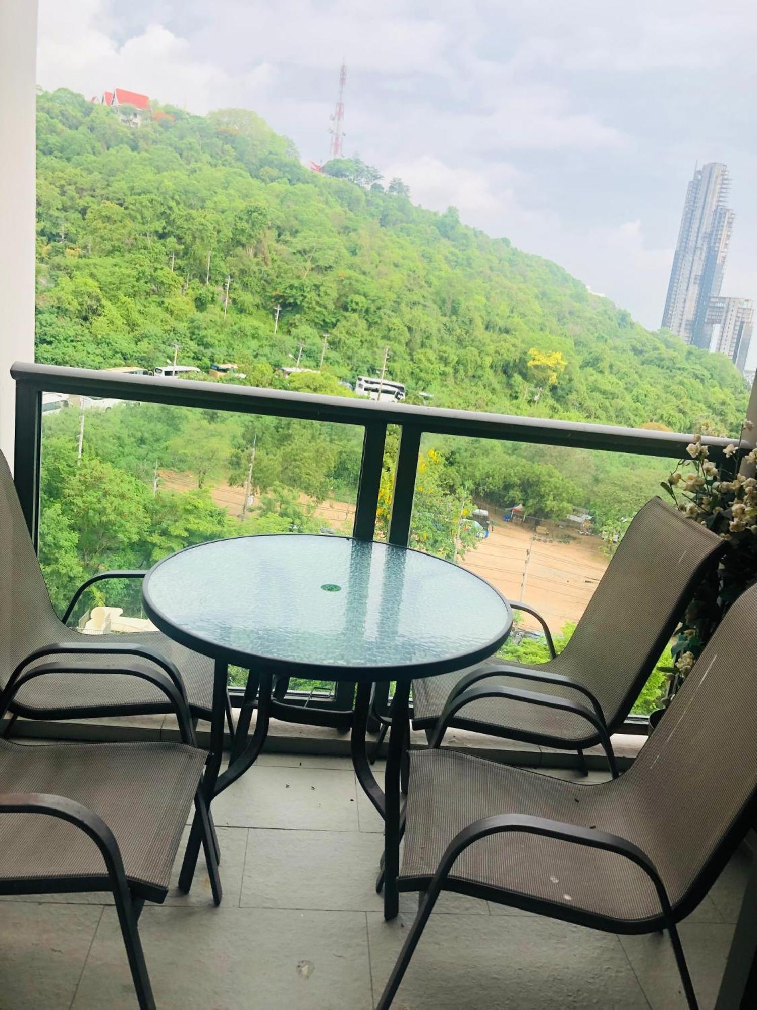 Unixx Condo Pattaya Esterno foto