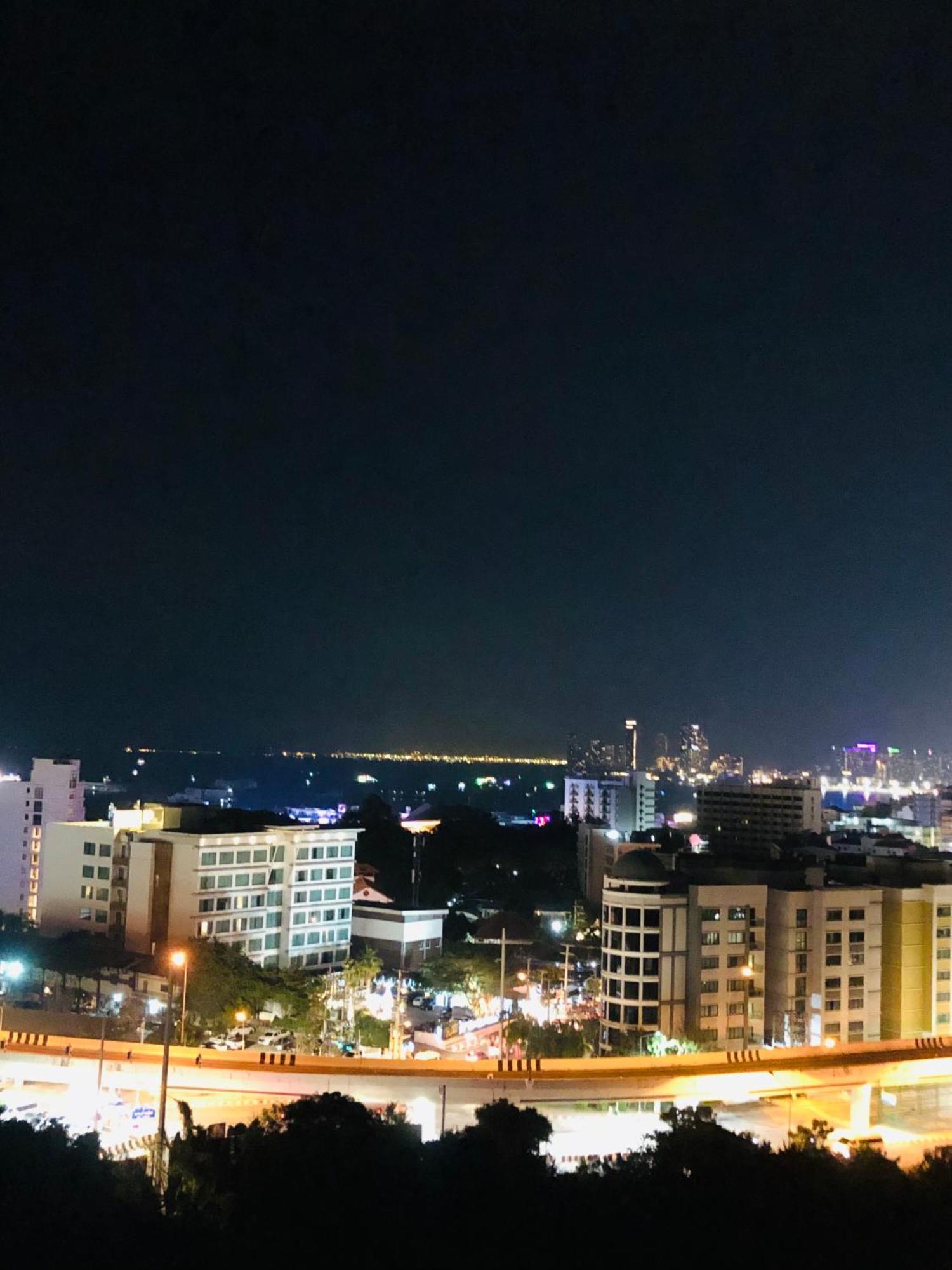 Unixx Condo Pattaya Esterno foto